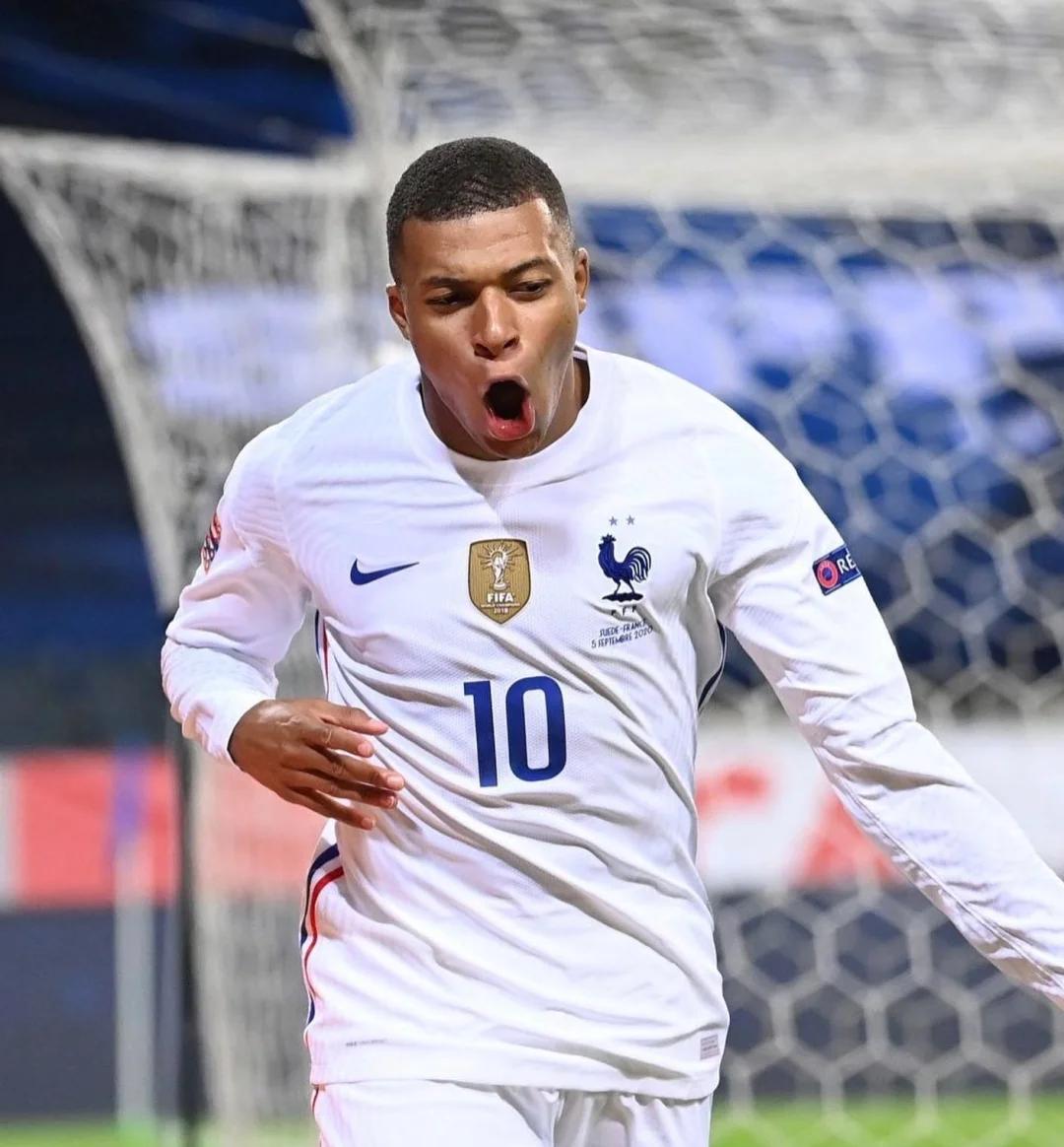 NBA焦点战：篮网客场逆转雄鹿,