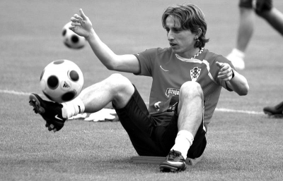 半场战报：美因茨0-1佛罗伦萨，佐姆破门