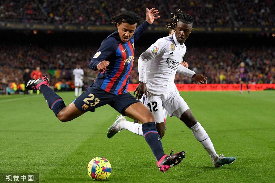 湖人浓眉哥关键封盖力助球队获胜