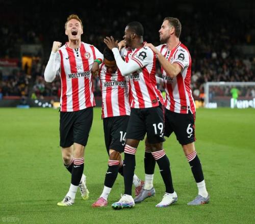 路易斯-迪亚斯本赛季德甲3次单场传射，同期五大联赛并列第一