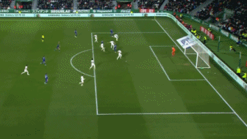 NBA湖人主场获胜，詹姆斯砍下高分