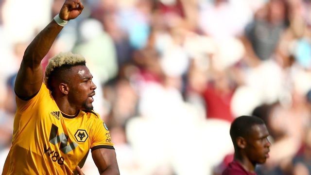 表现惊艳！伊力福拉提10中6贡献17分&半场上演精彩压哨