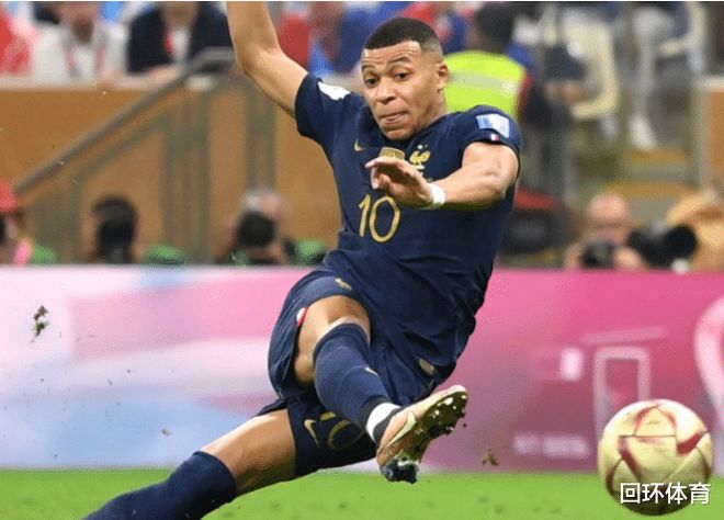 扎戈：托蒂睡觉打呼噜还说梦话；吐西蒙尼口水是因他故意挑衅